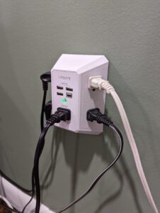 Wall charger QINLIANF with cables preview.